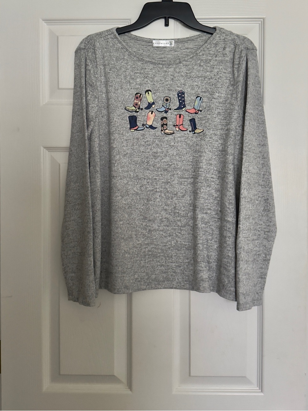 Retrology Gray Pullover Sweater with Colorful Boot Graphic XL